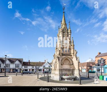 Der Shakespeare Memorial Fountain oder American Fountain in Stratford upon Avon, Warwickshire, Großbritannien, am 8. November 2022 Stockfoto