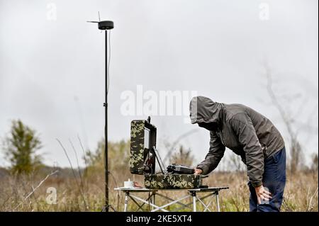 ZAPORIZHZHIA, UKRAINE - 08. NOVEMBER 2022 - der taktische Komplex "Domakha", der von den Spezialisten von Zaporizhzhia entwickelt wurde und 50 Kilometer lang tief in den Hinterteil des Feindes gehen kann, Saporizhzhia, im Südosten der Ukraine. Stockfoto