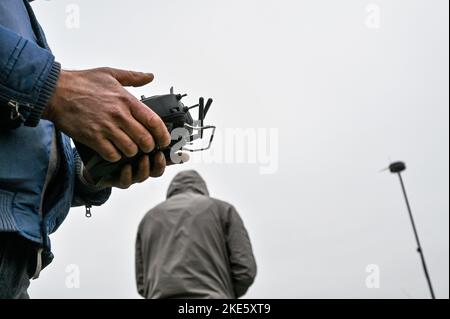 ZAPORIZHZHIA, UKRAINE - 08. NOVEMBER 2022 - der taktische Komplex "Domakha", der von den Spezialisten von Zaporizhzhia entwickelt wurde und 50 Kilometer lang tief in den Hinterteil des Feindes gehen kann, Saporizhzhia, im Südosten der Ukraine. Stockfoto