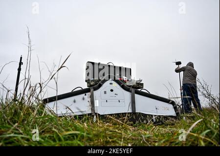 Non Exclusive: ZAPORIZHZHIA, UKRAINE - 08. NOVEMBER 2022 - Company-taktische Komplex "Domakha", von Zaporizhzhia Spezialisten entwickelt, die dee gehen können Stockfoto