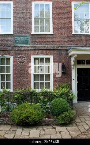 Haus, in dem Samuel Taylor Coleridge und JB Priestley lebten (wenn auch nicht zusammen), The Grove, Highgate, London, Großbritannien. Eines der elegantesten Häuser Stockfoto