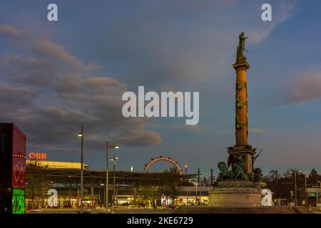 Wien, Wien: Praterstern-Platz, Säule von Admiral Wilhelm von Tegetthoff, Bahnhof Praterstern, Riesenrad 02. Leopoldstadt, Wien, Austr Stockfoto