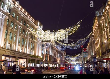 London, Großbritannien. 10.. November 2022. Weihnachtsbeleuchtung in der Regent Street. Kredit: Vuk Valcic/Alamy Live Nachrichten Stockfoto