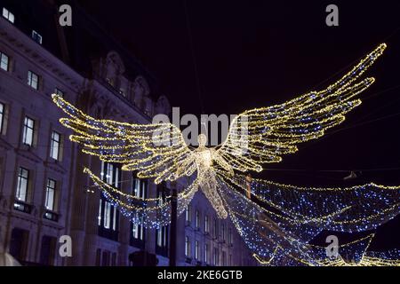 London, Großbritannien. 10.. November 2022. Weihnachtsbeleuchtung in der Regent Street. Kredit: Vuk Valcic/Alamy Live Nachrichten Stockfoto