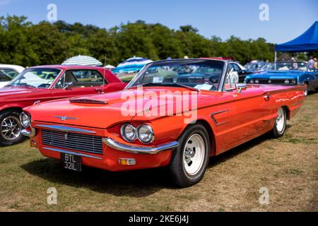 1965 Ford Thunderbird ’BTL 321L’ auf der American Auto Club Rally of the Giants, die am 10.. Juli 2022 im Blenheim Palace stattfand Stockfoto