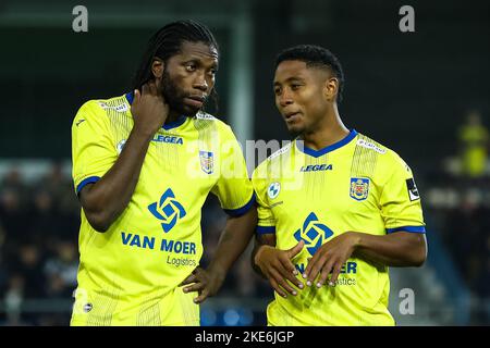 Beveren, Belgien, 10. November 2022, Dieumerci Mbokani im Bild während eines Fußballspiels zwischen SK Beveren (1B) und dem Royal Antwerp FC, Donnerstag, 10. November 2022 in Beveren, im Finale des Croky Cup Belgian Cup 1/16. BELGA FOTO DAVID PINTENS Stockfoto