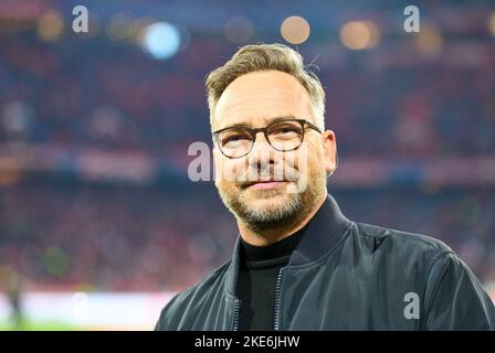 Matthias Opdenhoevel, TV-Moderator, im Spiel FC BAYERN MÜNCHEN - SV WERDER BREMEN 6-1 1.Deutsche Fußballliga am 8. November 2022 in München, Deutschland. Saison 2022/2023, Spieltag 14, 1.Bundesliga, FCB, München, 14.Spieltag © Peter Schatz / Alamy Live News - die DFL-VORSCHRIFTEN VERBIETEN DIE VERWENDUNG VON FOTOGRAFIEN als BILDSEQUENZEN und/oder QUASI-VIDEO - Stockfoto