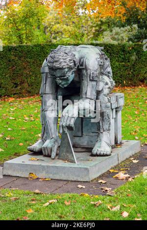 Die Figur von Sir Isaac Newton von Sir Eduardo Paolozzi, Scottish National Gallery of Modern Art Two, Edinburgh, Schottland, Vereinigtes Königreich. Stockfoto