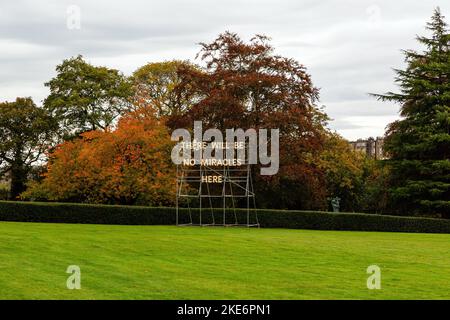 Es wird keine Wunder geben hier Zeichen, von Nathan Coley. Scottish National Gallery of Modern Art Two, Edinburgh, Schottland, Vereinigtes Königreich. Stockfoto