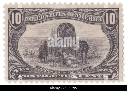 USA - 1898. Juni 17: Eine grau-violette Briefmarke mit 10 Cent, die die Szenen der Auswanderung, Trans-Mississippi Exposition in Omaha, Nebraska, darstellt. Die Ausgabe der Trans-Mississippi Exposition war nur die zweite vom US-Postamt angebotene Gedenkausgabe und folgte dem Vorbild ihres Vorgängers, der Kolumbianischen Ausstellungsreihe von 1893: Beide Serien erschienen in Verbindung mit wichtigen internationalen Weltmessen; beide boten eine breite Palette von Briefmarkenbezeichnungen; Beide haben das Format der doppelten Stempelbreite übernommen, um Bildtableaux aufzunehmen Stockfoto