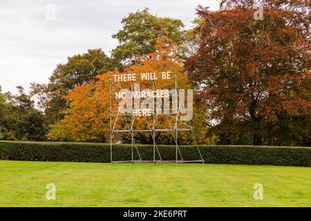 Es wird keine Wunder geben hier Zeichen, von Nathan Coley. Scottish National Gallery of Modern Art Two, Edinburgh, Schottland, Vereinigtes Königreich. Stockfoto