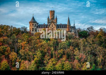 Schloss Marienburg ist eine gotische Wiederbelebungsburg in Niedersachsen, Deutschland. Stockfoto