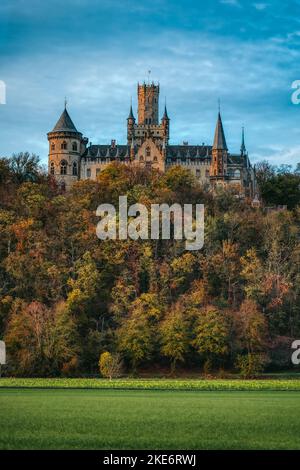 Schloss Marienburg ist eine gotische Wiederbelebungsburg in Niedersachsen, Deutschland. Stockfoto