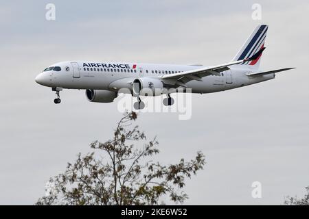 Fiumicino (Italien), 10.. November 2022. Airbus A220-300 Air France .Flugzeug zum Flughafen Fiumicino. Fiumicino (Italien), 10.. November 2022. Kredit: Massimo Insabato/Alamy Live Nachrichten Stockfoto