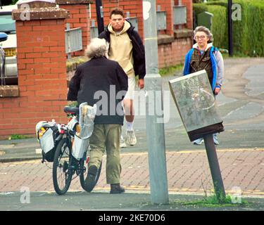 Glasgow, Schottland, Großbritannien 10.. November 2022. Wetter in Großbritannien: Starke Winde haben die Menschen auf den Straßen der Stadt zu kämpfen. Credit Gerard Ferry/Alamy Live News Stockfoto