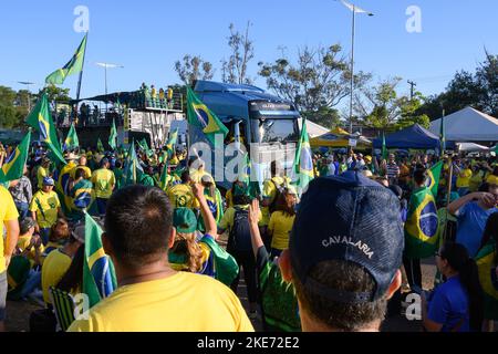 Campo Grande, MS, Brasilien - 06. November 2022: brasilianische Demonstranten auf den Straßen, die nach den Wahlen in Lula um eine Intervention des Bundes baten. Duque de Caxias Stockfoto