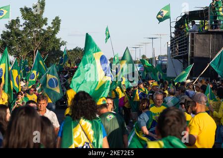 Campo Grande, MS, Brasilien - 06. November 2022: brasilianische Demonstranten auf den Straßen, die nach den Wahlen in Lula um eine Intervention des Bundes baten. Duque de Caxias Stockfoto