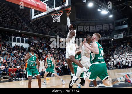 Villeurbanne, Frankreich - 10/11/2022, Jonah MATHEWS aus Lyon und Rolands SMITS aus Zalgiris Kaunas und Keenan EVANS aus Zalgiris Kaunas während des Euroleague-Basketballspiels von Turkish Airlines zwischen LDLC ASVEL Villeurbanne und Zalgiris Kaunas am 10. November 2022 im Astroballe in Villeurbanne, Frankreich - Foto Romain Biard / Isports / DPPI Stockfoto