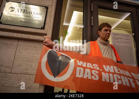 Berlin, Deutschland - 16. Oktober 2022: Wissenschaftler-Rebellionengruppe protestieren draußen beim Weltgesundheitsgipfel 2022Klimapolitik Stockfoto