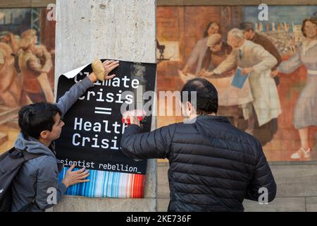 Berlin, Deutschland - 17 2022. Oktober: Protest der Rebellionsgruppe der Wissenschaftler vor dem Finanzminister Stockfoto