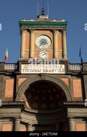 Die Convitto Nazionale Vittorio Emanuele II Schule, Piazza Dante, Neapel, Italien. Stockfoto