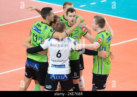 Trient, Italien. 10.. November 2022. Jubel von Decospan VT Menen während des ITAS Trentino gegen Decospan VT Menen, CEV Champions League Volleyballspiel in Trient, Italien, November 10 2022 Quelle: Independent Photo Agency/Alamy Live News Stockfoto