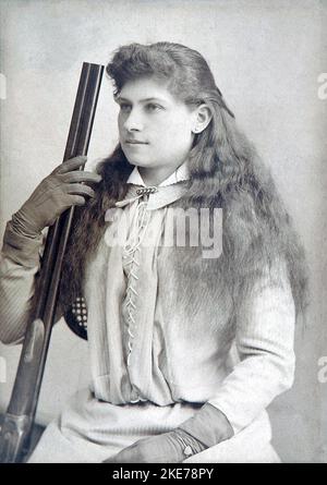 Annie Oakley (Phoebe Ann Mosey, 1860 – 1926) amerikanische Scharfschützin, die in Buffalo Bills Wild West Show spielte. Stockfoto
