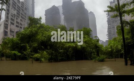 Zerstörte Gebäude in einer post-apokalyptischen Stadt, überwuchert und überflutet Stadtbild Stockfoto