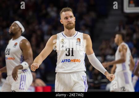 Madrid, Madrid, Spanien. 11. August 2022. Dzanan Musa.beim Real Madrid Sieg über Anadolu Efes Istanbul 94 - 85 in Turkish Airlines Euroleague 2022/23 regulären Saison Spiel (Runde 7) im WiZink Center in Madrid (Spanien) gefeiert. November 10.st 2022. (Bild: © Juan Carlos GarcÃ-A Mate/Pacific Press via ZUMA Press Wire) Stockfoto