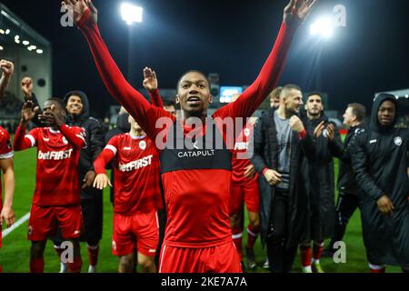 Beveren, Belgien, 10. November 2022, Antwerpens Spieler feiern am Donnerstag, dem 10. November 2022, im Finale des belgischen Pokals 1/16, ein Fußballspiel zwischen SK Beveren (1B) und dem Royal Antwerp FC in Beveren. BELGA FOTO DAVID PINTENS Stockfoto