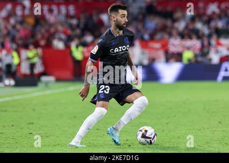 Sevilla, Sevilla, Spanien. 9.. November 2022. Brais Mendez von Real Sociedad in Aktion während des La Liga Santader-Spiels zwischen Sevilla CF und Real Sociedad bei Ramon Sanchez Pizjuan in Sevilla, Spanien, am 09. November 2022. (Bild: © Jose Luis Contreras/DAX via ZUMA Press Wire) Stockfoto