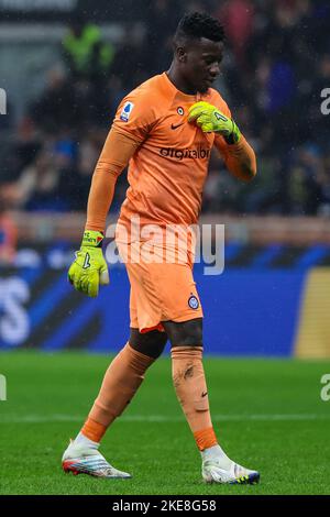 Mailand, Italien. 09.. November 2022. Andre Onana vom FC Internazionale Gesten während der Serie A 2022/23 Fußballspiel zwischen dem FC Internazionale und dem FC Bologna im Giuseppe Meazza Stadium, Mailand, Italien am 09. November 2022 Quelle: Independent Photo Agency/Alamy Live News Stockfoto