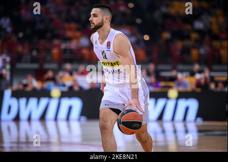 Athen, Lombardei, Griechenland. 10.. November 2022. 10 IOANNIS PAPAPETROU von Partizan während der Euroleague, Runde 7, Spiel zwischen Olympiacos Piräus und Partizan im Friedens- und Freundschaftsstadion am 10. November 2022 in Athen, Griechenland. (Bild: © Stefanos Kyriazis/ZUMA Press Wire) Stockfoto