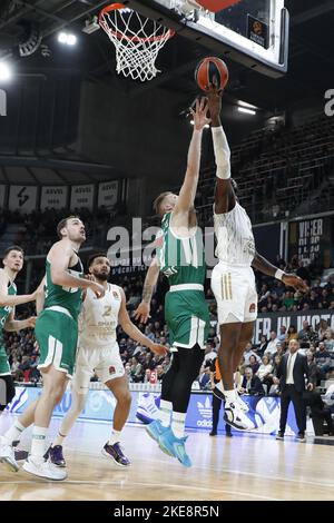 Villeurbanne, Frankreich - 10/11/2022, Villeurbanne, Frankreich - 10/11/2022, Jonah MATHEWS aus Lyon und Ignas BRAZDEIKIS aus Zalgiris Kaunas während des Euroleague-Basketballspiels von Turkish Airlines zwischen LDLC ASVEL Villeurbanne und Zalgiris Kaunas am 10. November 2022 im Astroballe in Villeurbanne, Frankreich - Foto: Romain Biard/DPPI/LiveMedia Stockfoto