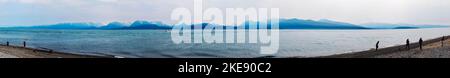 Panoramablick auf neblig; neblig; Kachemak Bay; Kenai Mountains; Homer; Alaska; USA Stockfoto