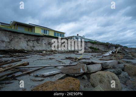 Nach dem Unhals Nicole sind die Häuser am Strand im Ponce Inlet nicht mehr durch Dünen geschützt. Stockfoto