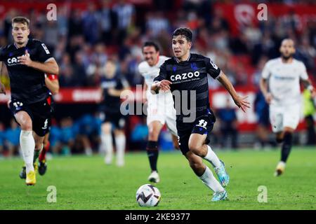 Sevilla, Spanien. Kredit: D. 9. Nov, 2022. Pablo Marin (Sociedad) Fußball: Spanisches Spiel „La Liga Santander“ zwischen dem FC Sevilla 1-2 Real Sociedad bei Ramon Sanchez Pizjuan in Sevilla, Spanien. Quelle: D .Nakashima/AFLO/Alamy Live News Stockfoto