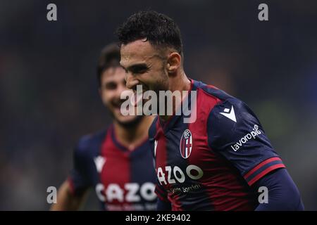 Mailand, Italien, 9.. November 2022. Charalampos Lykogiannis von Bologna FC feiert nach dem Tor, um der Seite eine 1-0 Führung während der Serie Ein Spiel bei Giuseppe Meazza, Mailand zu geben. Bildnachweis sollte lauten: Jonathan Moscrop / Sportimage Stockfoto