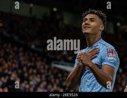 Manchester, Großbritannien. 11.. November 2022. Ollie Watkins von Aston Villa feiert seinen Sieg beim Football League Cup 3. Round-Spiel zwischen Manchester United und Aston Villa in Manchester, Großbritannien, am 10. November 2022. Quelle: Xinhua/Alamy Live News Stockfoto