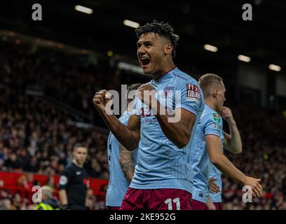 Manchester, Großbritannien. 11.. November 2022. Ollie Watkins von Aston Villa (vorne) feiert nach dem Tor während des Football League Cup 3. Round Spiels zwischen Manchester United und Aston Villa in Manchester, Großbritannien, am 10. November 2022. Quelle: Xinhua/Alamy Live News Stockfoto