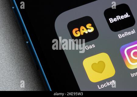 Die Symbole für die App „Gas“, „BeReal“ und „Locket“ werden auf einem iPhone angezeigt. Gas zielt wie BeReal und Locket darauf ab, ein positiveres Social-Media-Erlebnis zu schaffen. Stockfoto