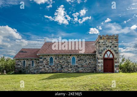 St. Thomas Anglican Church in der Nähe von McLean, Saskatchewan, erbaut 1898 komplett aus Feldstein Stockfoto