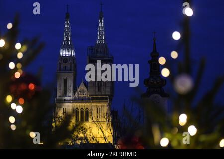 Advent in Zagreb 2021-22. Kathedrale Von Zagreb, Kroatien Stockfoto