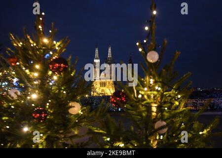 Advent in Zagreb 2021-22. Kathedrale Von Zagreb, Kroatien Stockfoto