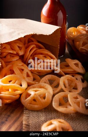 Chicharrones de Harina. Auch bekannt als Duros, Duritos, mexikanische Wagenräder oder Pinwheels, sind sie ein sehr beliebter Snack aus Mehl, häufig accom Stockfoto