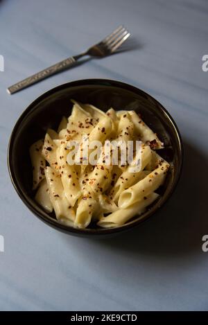 Cremige Pasta in einer Schüssel. Nahaufnahme Stockfoto