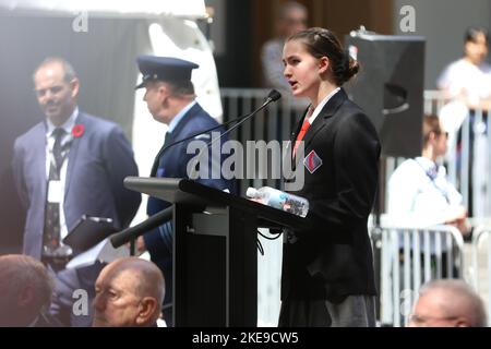 Sydney, Australien. 11.. November 2022. Am Freitag, den 11. November 2022, fand zwischen 10:30am und 11:30am Uhr im Cenotaph in Martin Place, Sydney, der Gedenkgottesdienst zum NSW-Gedenktag 2022 statt. Die Veranstaltung war für die Öffentlichkeit zugänglich. Kredit: Richard Milnes/Alamy Live Nachrichten Stockfoto