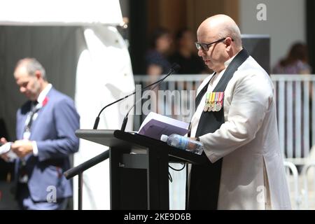 Sydney, Australien. 11.. November 2022. Am Freitag, den 11. November 2022, fand zwischen 10:30am und 11:30am Uhr im Cenotaph in Martin Place, Sydney, der Gedenkgottesdienst zum NSW-Gedenktag 2022 statt. Die Veranstaltung war für die Öffentlichkeit zugänglich. Kredit: Richard Milnes/Alamy Live Nachrichten Stockfoto