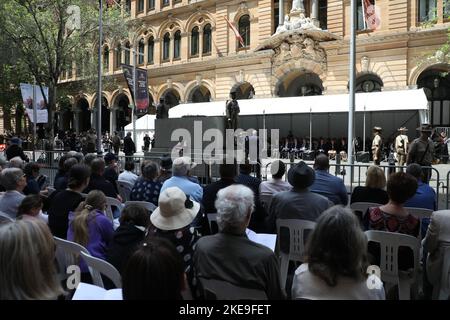 Sydney, Australien. 11.. November 2022. Am Freitag, den 11. November 2022, fand zwischen 10:30am und 11:30am Uhr im Cenotaph in Martin Place, Sydney, der Gedenkgottesdienst zum NSW-Gedenktag 2022 statt. Die Veranstaltung war für die Öffentlichkeit zugänglich. Kredit: Richard Milnes/Alamy Live Nachrichten Stockfoto