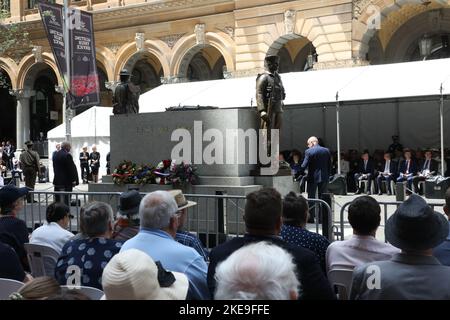 Sydney, Australien. 11.. November 2022. Am Freitag, den 11. November 2022, fand zwischen 10:30am und 11:30am Uhr im Cenotaph in Martin Place, Sydney, der Gedenkgottesdienst zum NSW-Gedenktag 2022 statt. Die Veranstaltung war für die Öffentlichkeit zugänglich. Kredit: Richard Milnes/Alamy Live Nachrichten Stockfoto